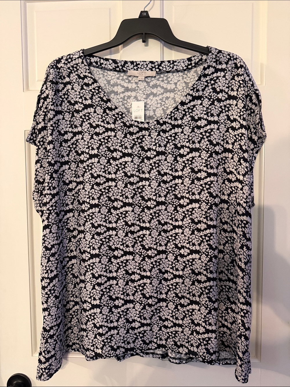 LOFT Navy & White Floral V-Neck Women’s Top